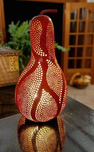 Lampe rouge élancée